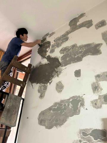 九揚工程行 - 樓梯間壁癌、批土及油漆施作