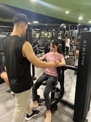 world gym長榮店個人教練 萬億龍 - 健身指導 1對1教練課