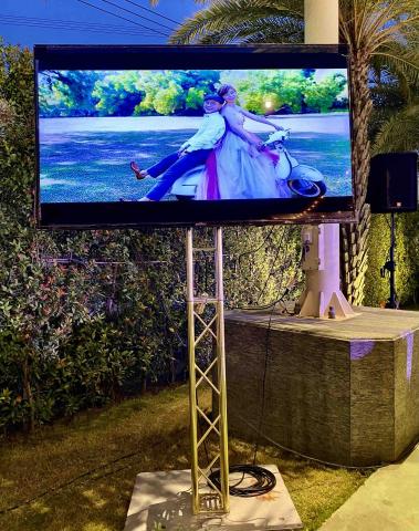 彩星舞台燈光音響 - 65吋液晶顯示器出租，可播放各類型的影片及圖片！