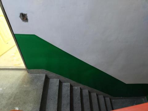 古先生 - 樓梯上白下翠綠