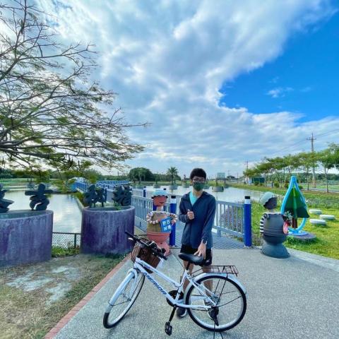 提供ptt爬蟲服務的專家林家興