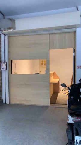 築家室內裝潢工程 -  店面外翻修 店內吧台桌 營造復古感 期待業主把 漆面變成 深邃的 木紋色  築家室內裝潢工程 -  店面外翻修 店內吧台桌 營造復古感 期待業主把 漆面變成 深邃的 木紋色