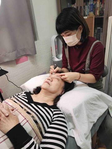 藝綺美 - 臉部筋膜放鬆