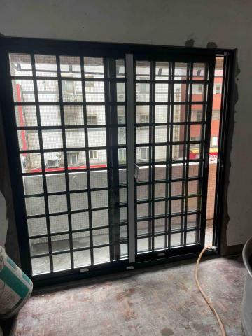 鍾芳永 - 落地窗