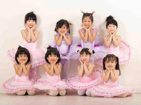 鳳嫚飛舞藝團 - 