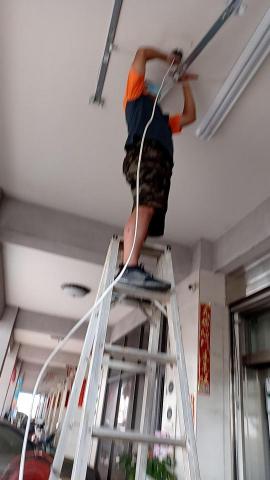 岦群企業社 - 燈具更換