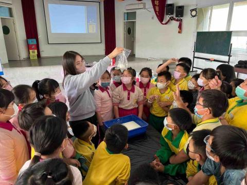 吳怡孜 - 到小學推廣科學教育活動