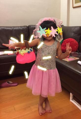 韻中 Avery - 4歲半，萬聖節活動，一起做南瓜提籃