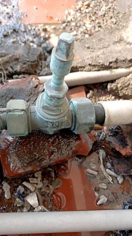 岦群企業社 - 水錶後開關更換