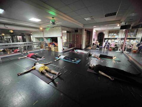 鳳嫚飛舞藝團 - 