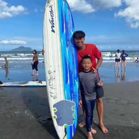 LANG 浪浪衝浪教室 - 即便是小孩也能玩的開心。