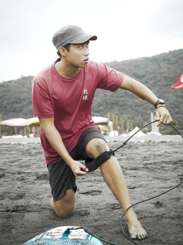 LANG 浪浪衝浪教室 - 教學經驗豐富的專業教練。