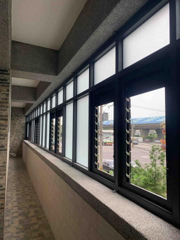 士鑫玻璃有限公司 - 百葉固定窗與活動窗