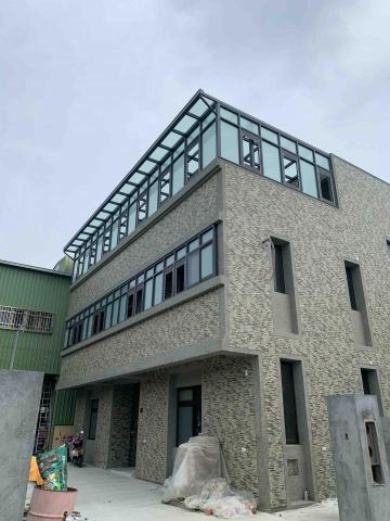 士鑫玻璃有限公司 - 採光張玻璃屋