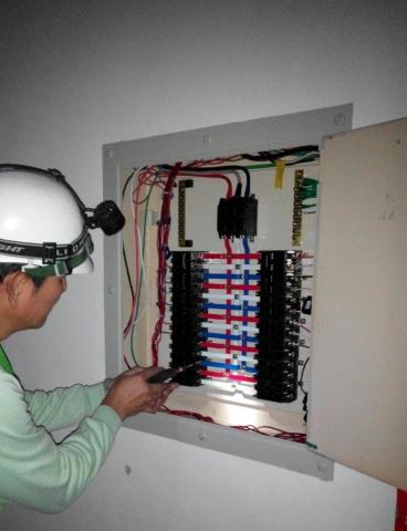 郡祥   居家修繕工作室 - 動力盤新增插座分路