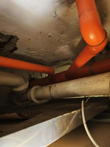 豪威工程團隊 - 老舊公寓鑄鐵管鏽蝕 更換PVC厚管作業