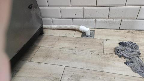 豪威工程團隊 - 住家後陽台 更換 洗衣機地板兩用落水頭