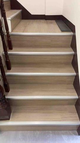 懋達工程行 - 樓梯塑木地板