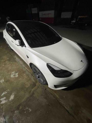 邱彥齊 - 特斯拉電動車接送