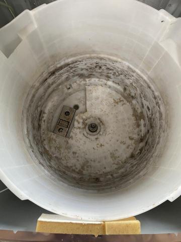 丫崴清潔工作室 - 洗衣機清洗前