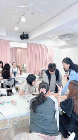 光希形象管理學院 - 女力學院-大三穿搭工作坊：原來每個人都有適合的服裝屬性色呀！同學們都好驚訝！