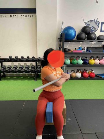 高雄健身教練Roger - 胸椎活動度測試,改善圓肩駝背 高雄健身教練Roger - 胸椎活動度測試,改善圓肩駝背