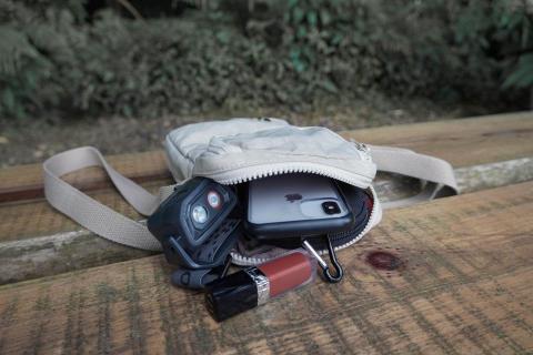 LONG SHOT 影像工作室 - 隨身小包產品照拍攝、後製修圖。 LONG SHOT 影像工作室 - 隨身小包產品照拍攝、後製修圖。