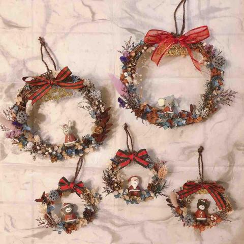 YU見設計 - 手作：聖誕花圈
利用乾燥花+公仔製作聖誕花圈