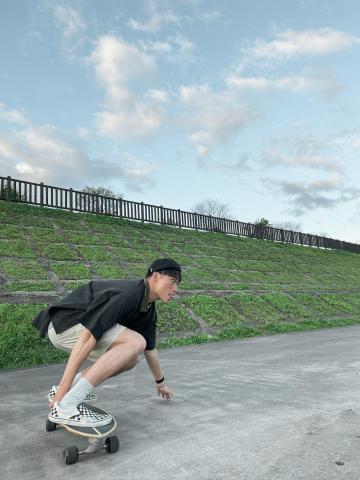 LANG 浪浪衝浪教室 - 衝浪滑板、滑板教學內容 - 轉彎。