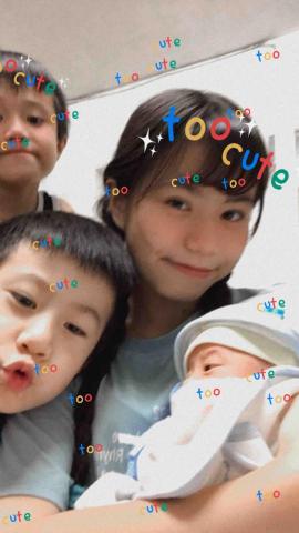 許譽萱 - 家中弟弟與我