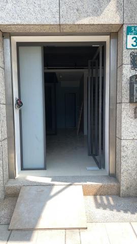 陳明瑋 - 地鉸鏈形式店面門