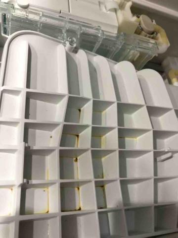 阿鴻到您家 - 冰箱內部清潔零件組