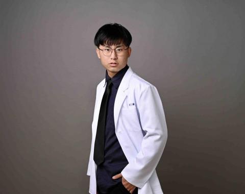 提供74包包服務的專家劉昱謙