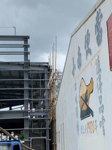 誠祐鷹架工程行 - 工廠封板-腳路不好竹架搭設