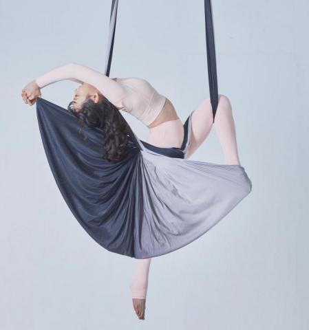 Lia's Aerial Yoga 空中瑜伽、舞綢 - 