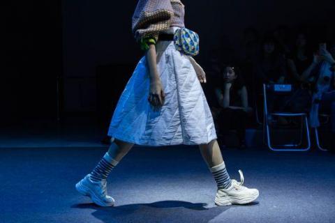 Yi - 服裝設計、鋪棉、腰包配件