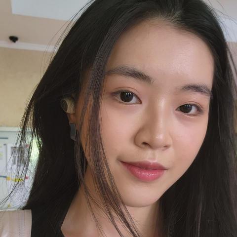 提供網拍model服務的專家Elaine