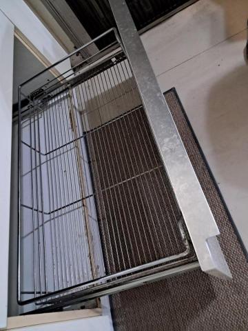 何師傅 - 拉籃軌道更換 何師傅 - 拉籃軌道更換