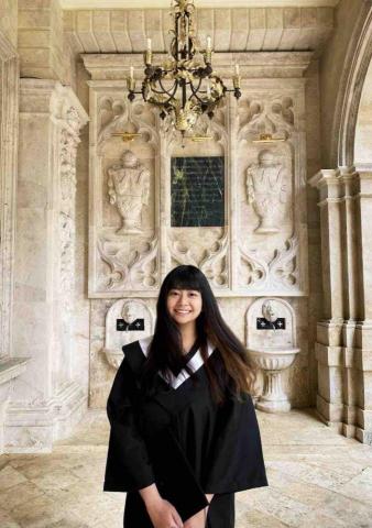 提供配音服務的專家Zoe