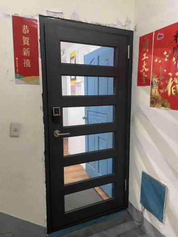 長峰鋁門窗行 - 鋁製大門（電子鎖）