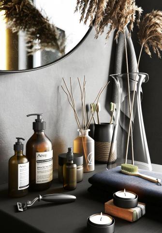 詩人空間 - 保養品3D建模及渲染