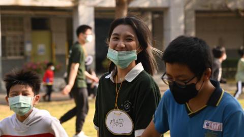 中興大學 - 返鄉服務當隊輔 照顧小朋友