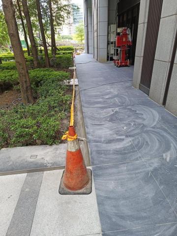 億旺防水抓漏工程行 - 新莊大樓地下室花園漏水施工 億旺防水抓漏工程行 - 新莊大樓地下室花園漏水施工