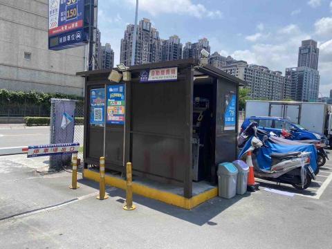 長峰鋁門窗行 - 收費亭