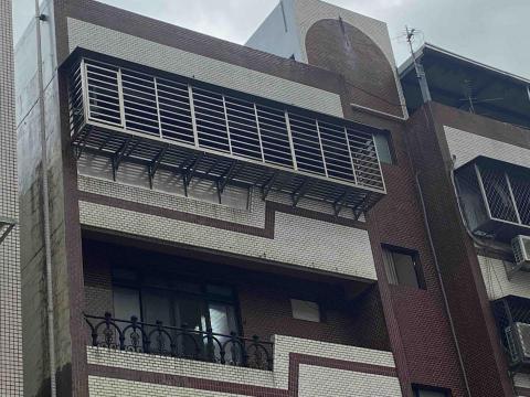 長峰鋁門窗行 - 外凸式穿梭管