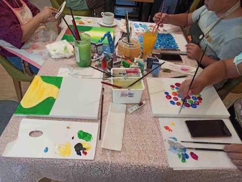 妙想天開—一起快樂畫畫 - 紓壓畫畫的上課情況