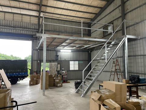 金宸工程-Ken - 樹林場辦室內平臺樓梯搭建