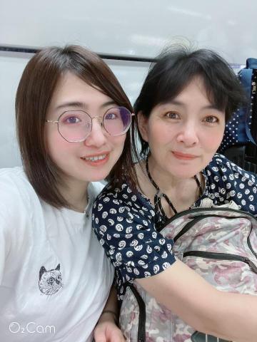 明珊 - 這是我與我媽媽 家母目前在外地工作，所以由我自己照護家父