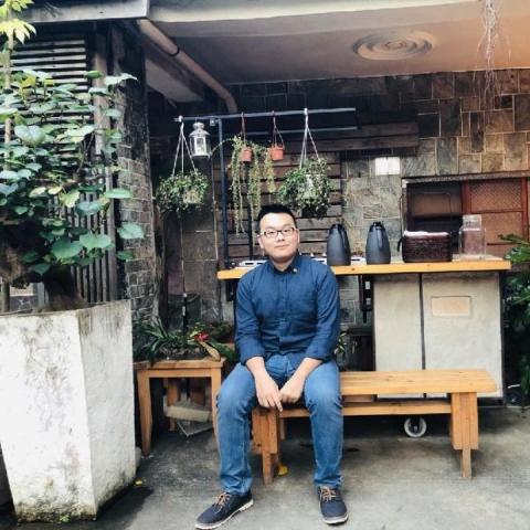 提供行動式教學服務的專家張育誠