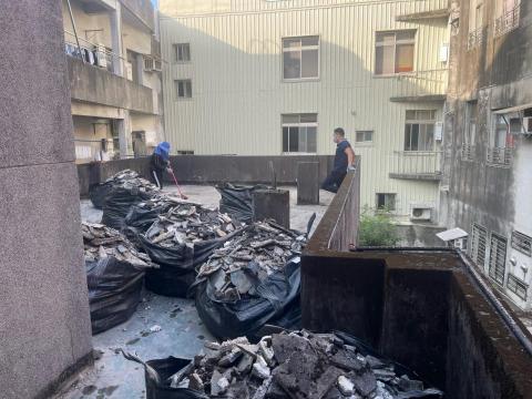 金宸工程-Ken - 峨眉 屋頂隔熱磚打除清運